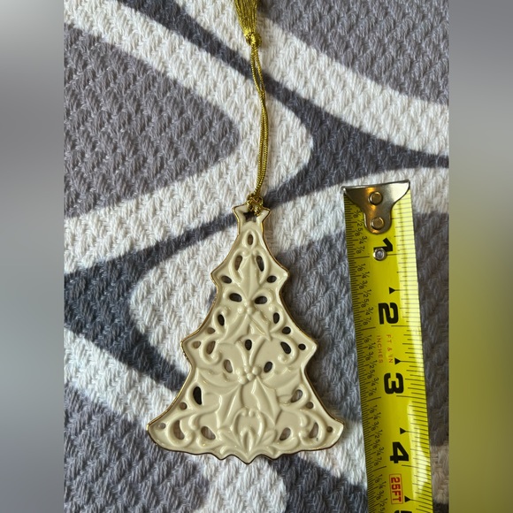 🎄Lenox Porcelain Christmas Tree Ornament. Pretty Holly Design. - Picture 5 of 6